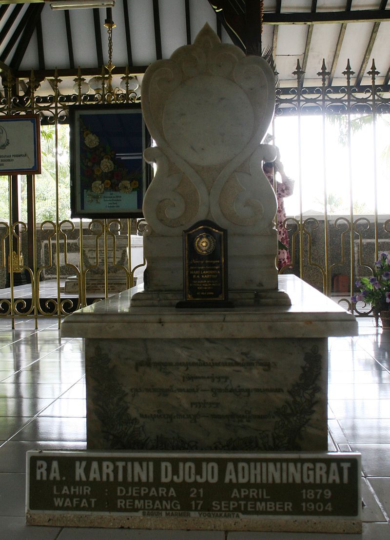 800px-Makam_Kartini 800px-Makam_Kartini